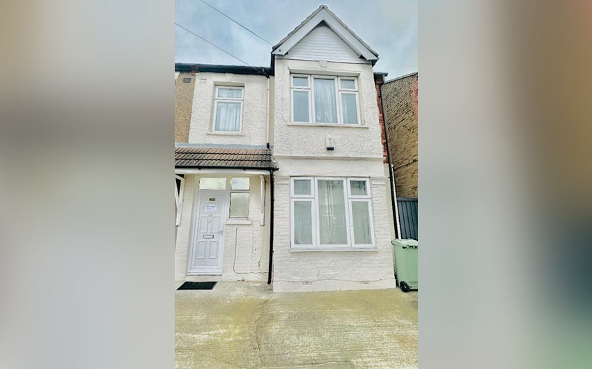 Exterior of Heathrow Roomzzz BnB