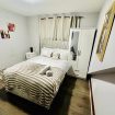 Double room at Heathrow Roomzzz BnB