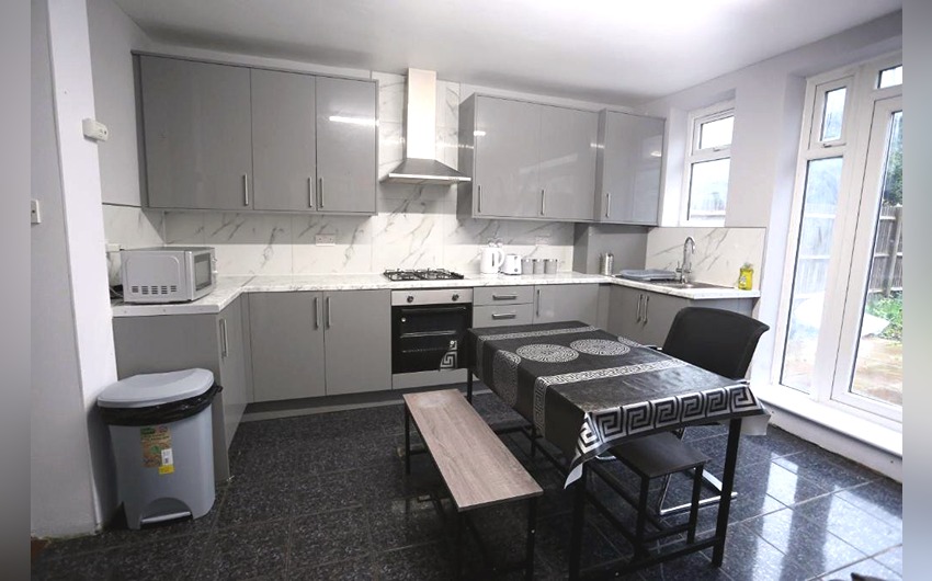 Kitchen at Heathrow Roomzzz BnB